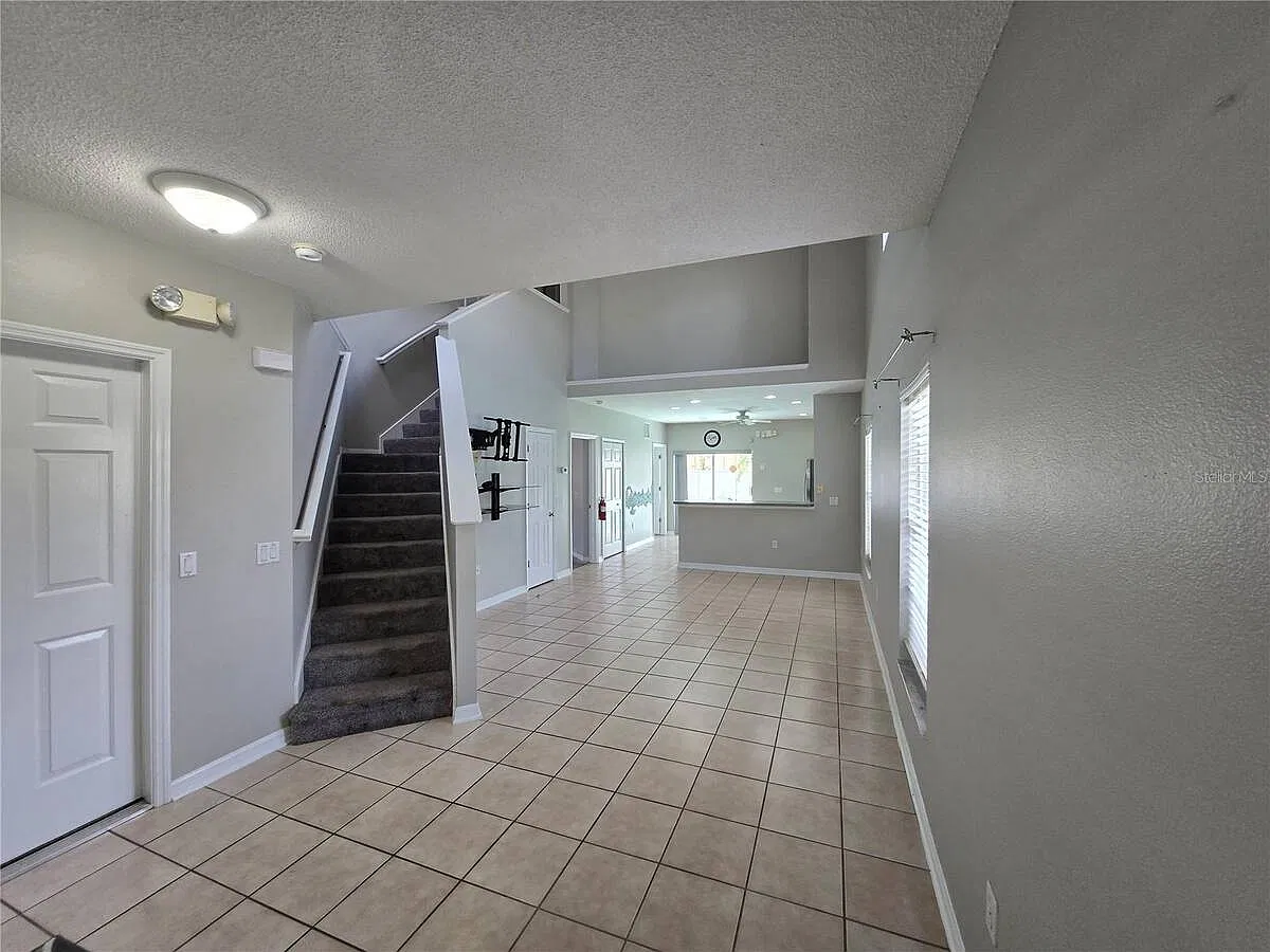 4 bed, 2.5 bath, 1635 sqft, $2,400 — Photo 4