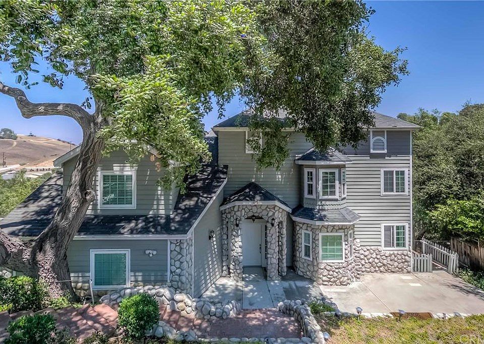 1st image of 16155 Oakmont Way
