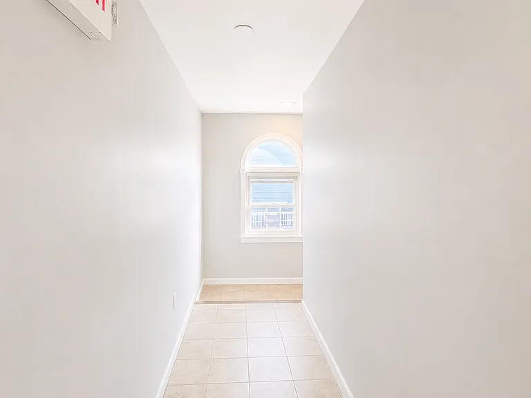 394 S 6th St #2L — Photo 15