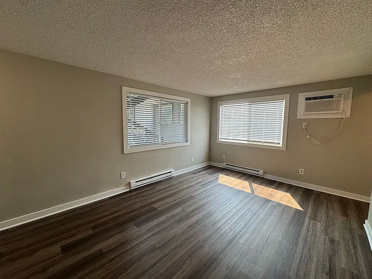 Cozy 2bd/1ba North West Apartment | On-Site Laundry | Pet Friendly | Off-Street Parking | Avail U... — Photo 14