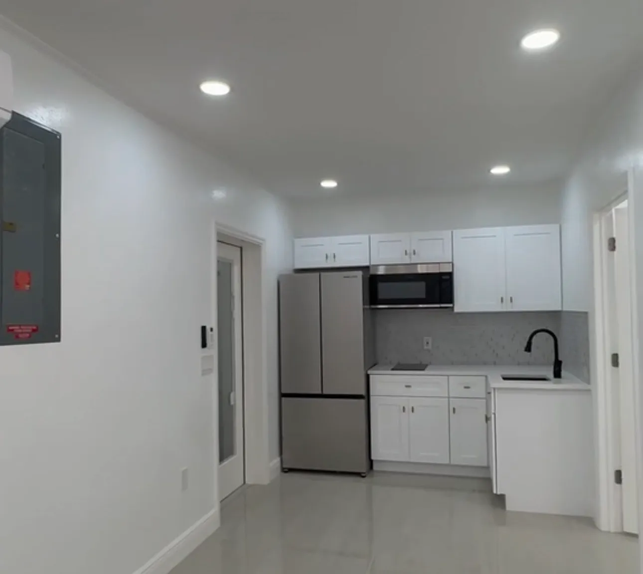 1 bed, 300 sqft, $1,400 — Photo 1