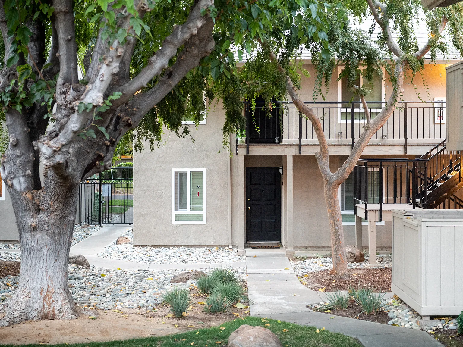 Sierra Regency Apartments — Photo 4