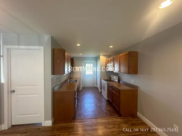 33 Basketball Ct, Bangor, ME 04401