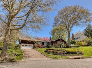 29 Maxwell Ct, Halesite, NY 11743