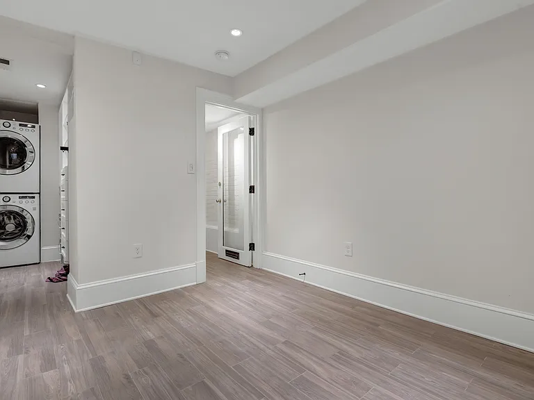 545 11th St SE #1 — Photo 10