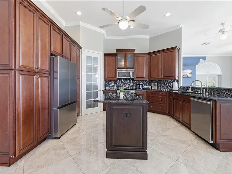 2371 Coral Point Dr — Photo 6