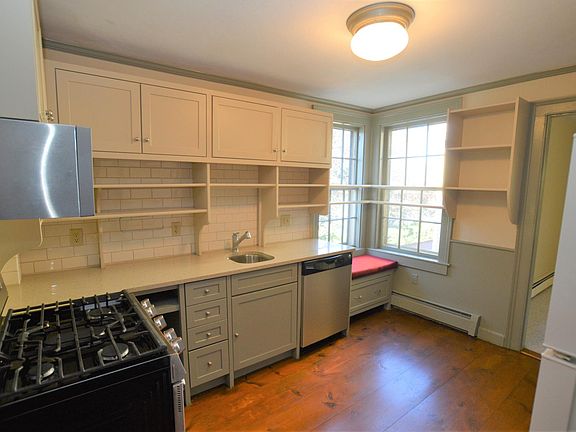 3rd image of 125 Derby St #C