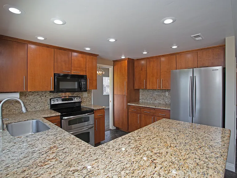 2315 Birdie St — Photo 8