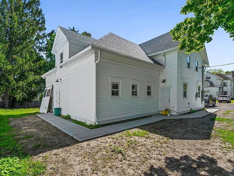 521 Warren St #4 — Photo 1