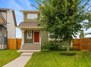 29 N Brightoncrest Hts SE, Calgary, AB T2Z 0X4