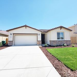 1977 Gus Villalta Dr, Los Banos, CA, 93635