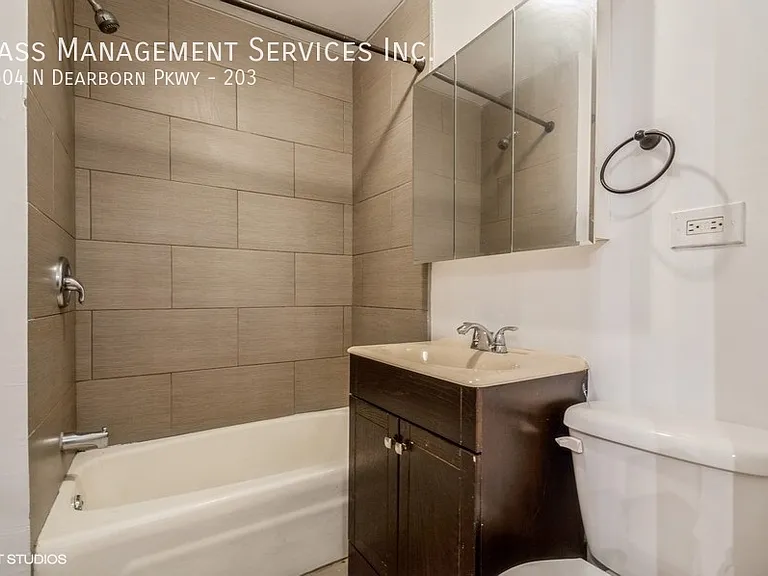 1504 N Dearborn Pkwy, Chicago, IL — Photo 57