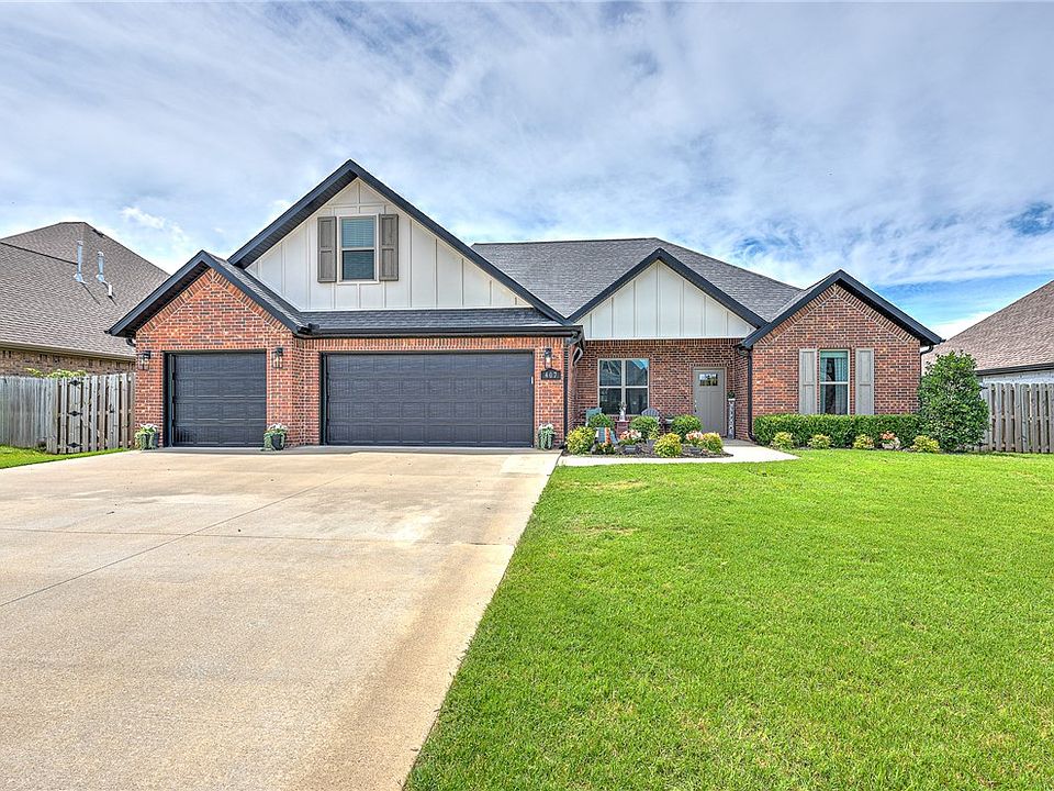 1st image of 407 Tartaglia Ave