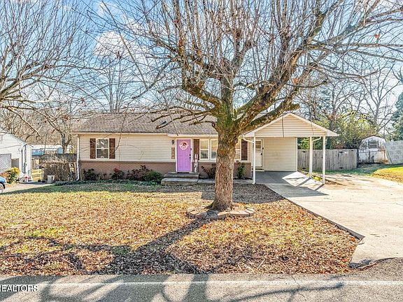 3rd image of 209 Woodlawn Dr