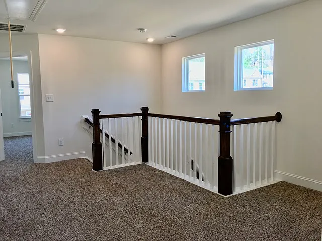 312 Lionel St — Photo 9