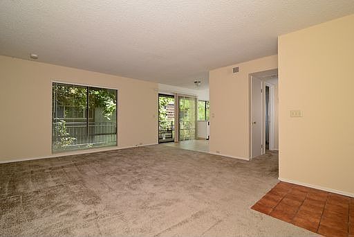 4th image of 719 27th St APT 6