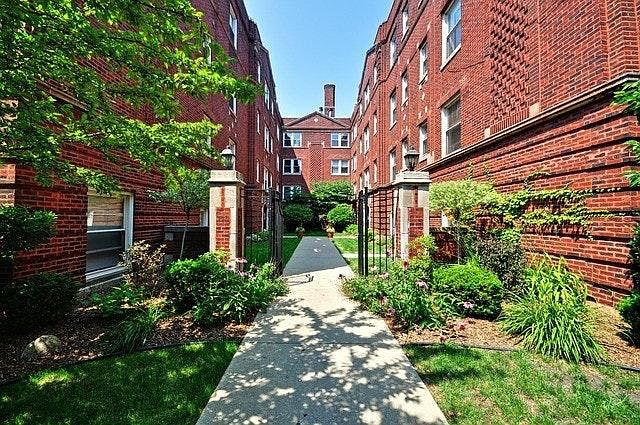 1st image of 3458 N Janssen Ave APT Hg
