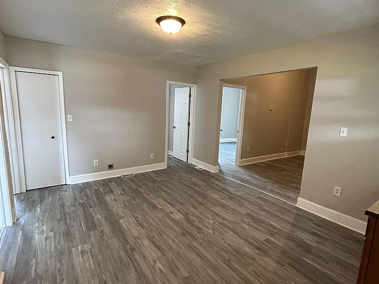 3204 West 73rd Street - Downstairs — Photo 12