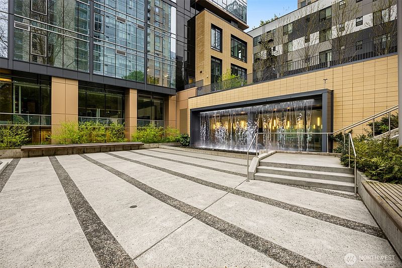 5th image of 800 Columbia Street #808