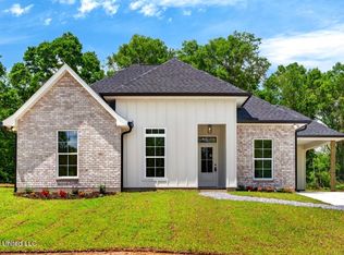 124 Tripp Ln, Carriere, MS 39426