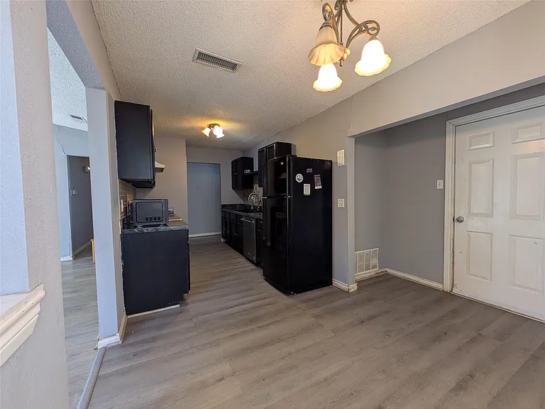1800 Fernwood Cir — Photo 2