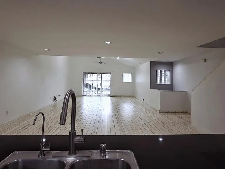 702 Ruthven St — Photo 5