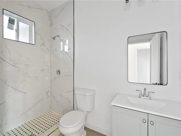 8512 Wilbur Ave — Photo 6