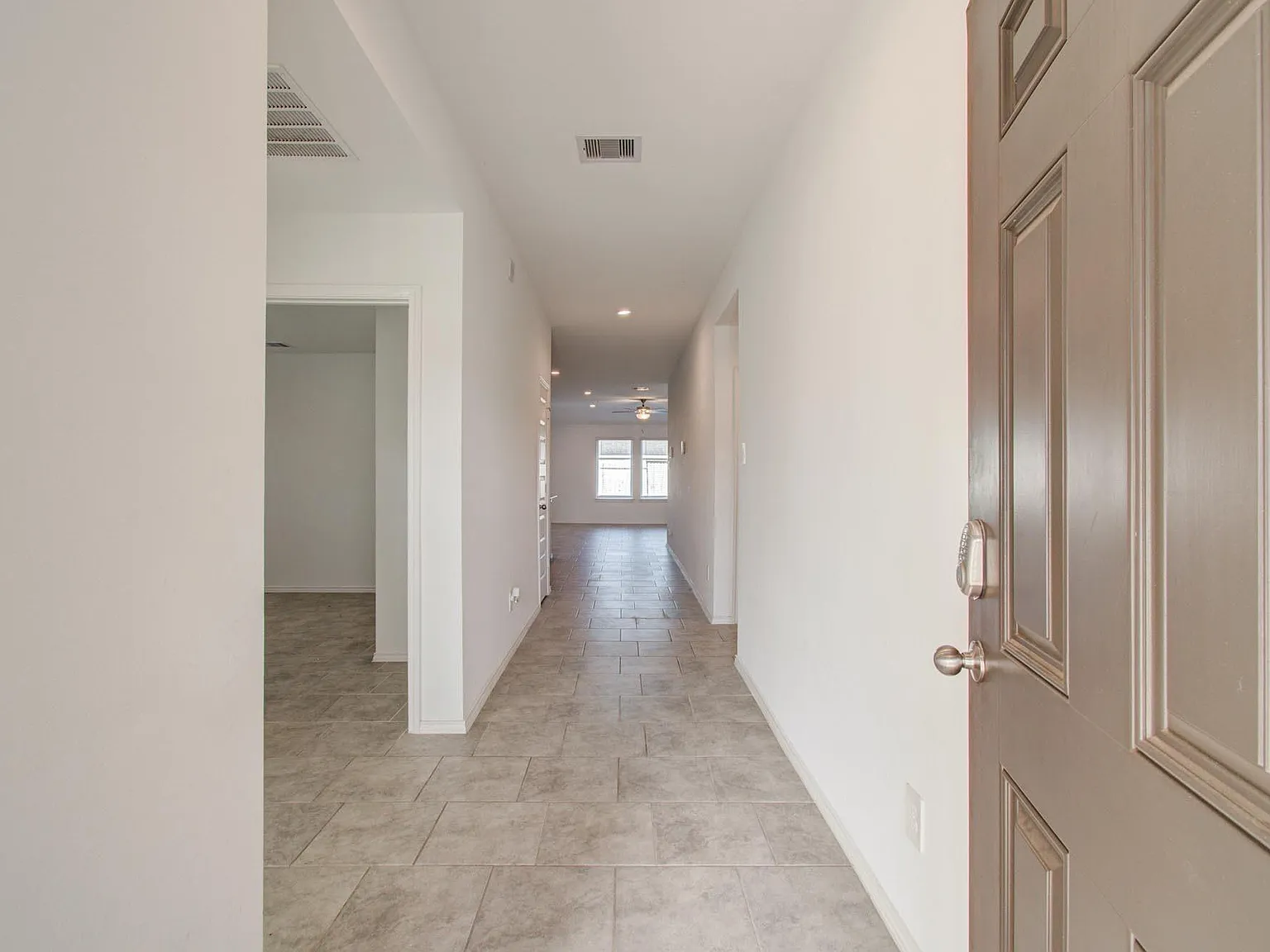 4 bed, 2.0 bath, 1860 sqft, $2,200 — Photo 2