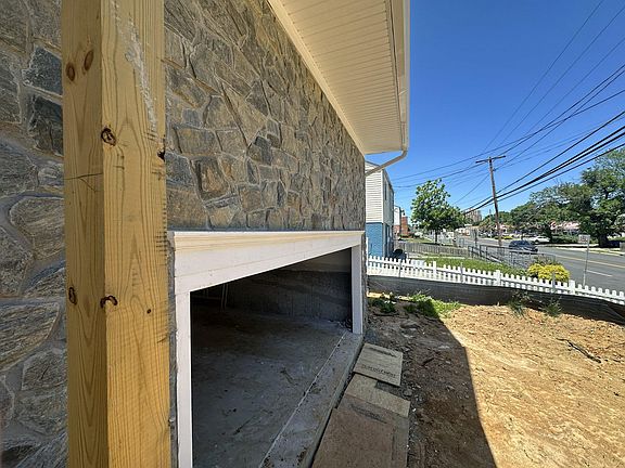 5th image of 2221 Huntington Ave