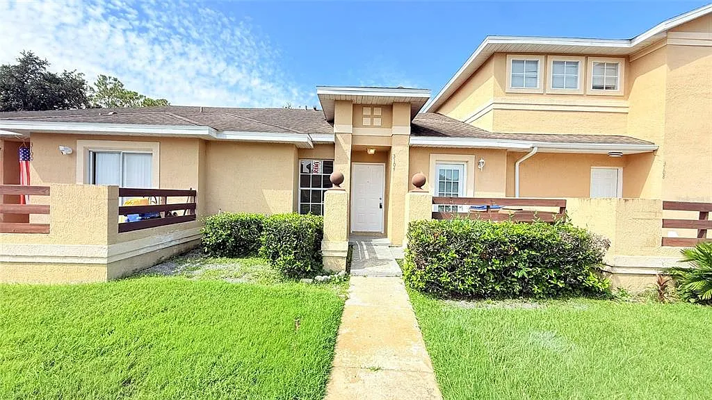 2 bed, 2.0 bath, 902 sqft, $1,800 — Photo 1