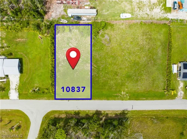 10837 Peatre Rd, Bokeelia, FL 33922