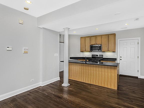 5th image of 6813 N Lakewood Ave APT 2E