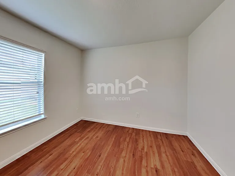3906 Hawthorn Glen Ct — Photo 14