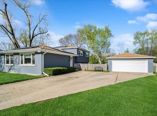 1230 Greenwood Ct, Deerfield, IL 60015