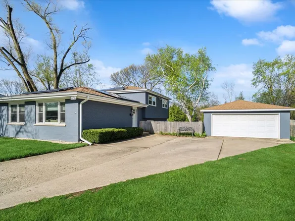 1230 Greenwood Ct, Deerfield, IL 60015