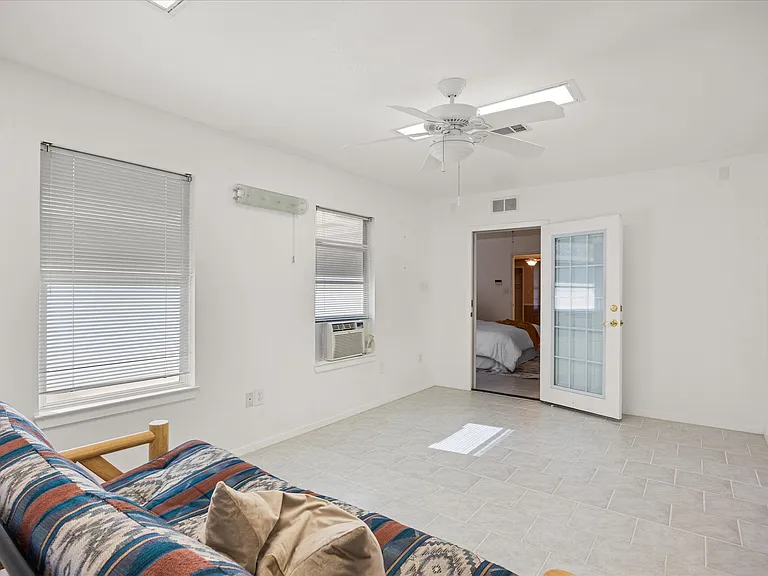 417 Sky Harbour Ct — Photo 21