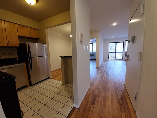 Rented by Bahar Management | media 41