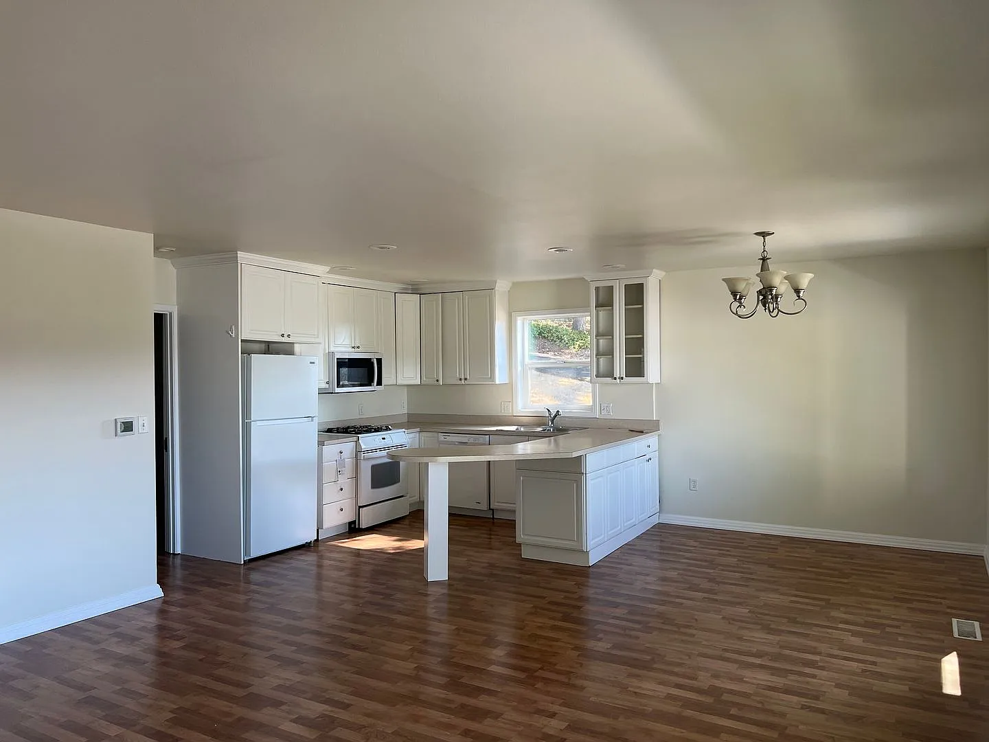 3 bedroom, 1 bath Chehalis hillside home — Photo 4