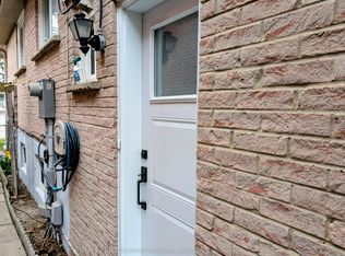 132 Surbray Grv #2, Mississauga, ON L5B 2E1