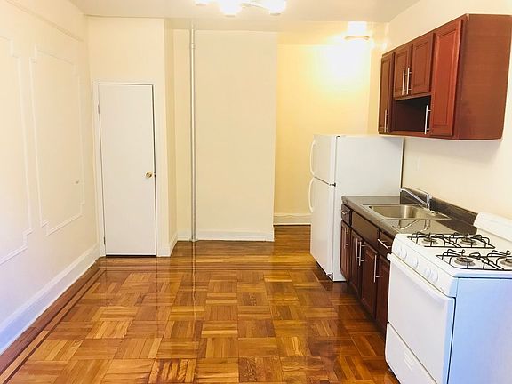 2nd image of 9 Veronica Pl APT 11C