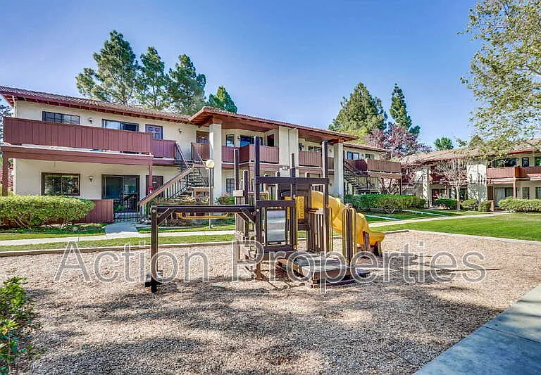 437 Costa Mesa Ter #F — Photo 32