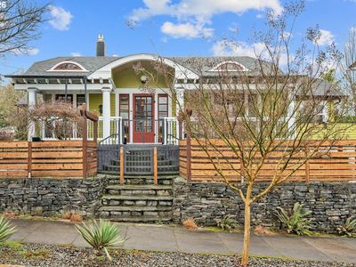 6044 SE Stark St, Portland, OR, 97215