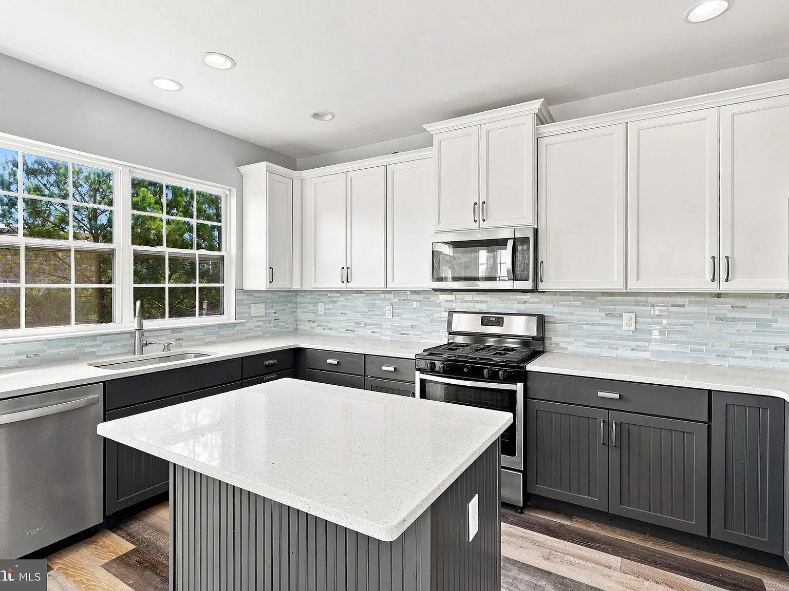 3 bed, 2.5 bath, 1125 sqft, $2,650 — Photo 1