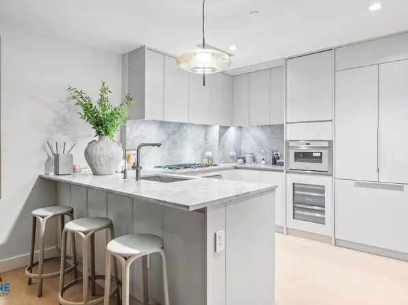 250 East 25th Street image 9 of 32