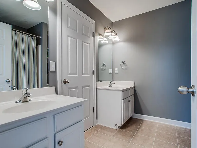 1110 Waverly Pl — Photo 11