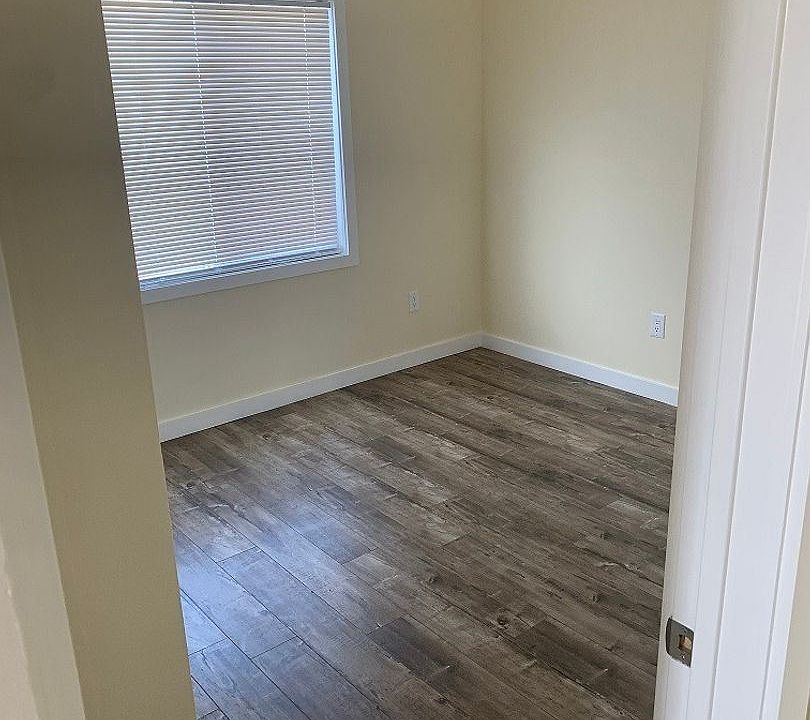 1st image of 943 E 87th Pl #947-1/4