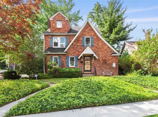 16318 Cryders Ln, Whitestone, NY 11357