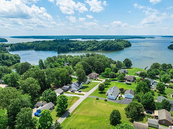 3rd image of 507 Lake Scene Dr