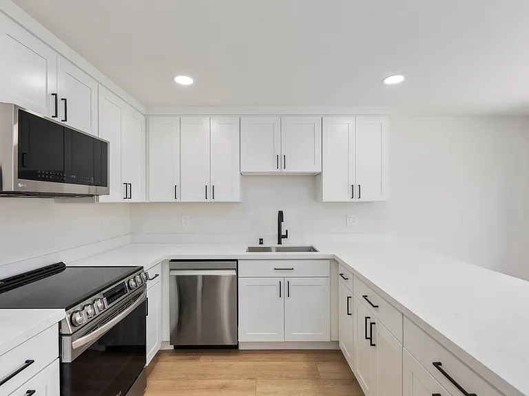 2201 NW 64th St #D — Photo 12