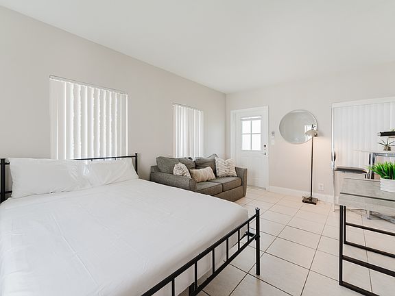 5th image of 201 S Ocean Blvd APT 2